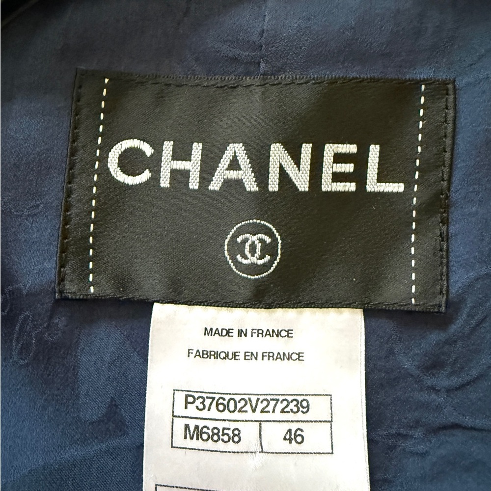 Vintage CHANEL Navy Tweed Blazer - Picture 6 of 6